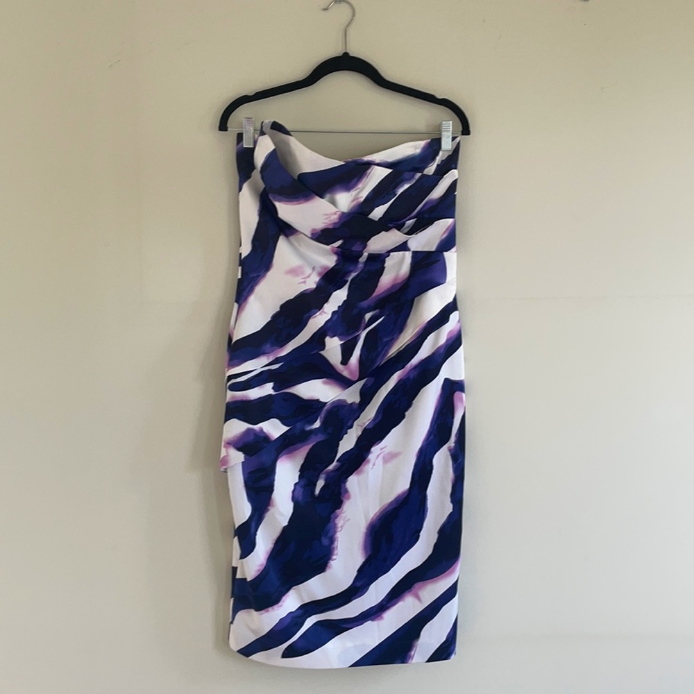 Vibrant strapless midi satin dress